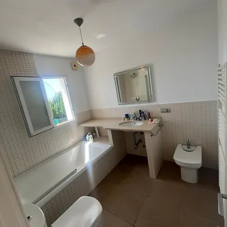 شاليه The White Alcaidesa